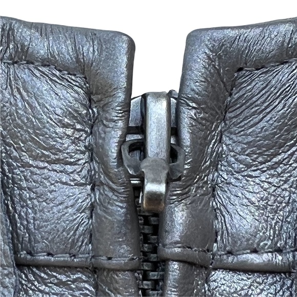 Peter Nygard Women’s Silver/Gray Leather & Knit Jacket with Flower Detai… - Picture 8 of 12